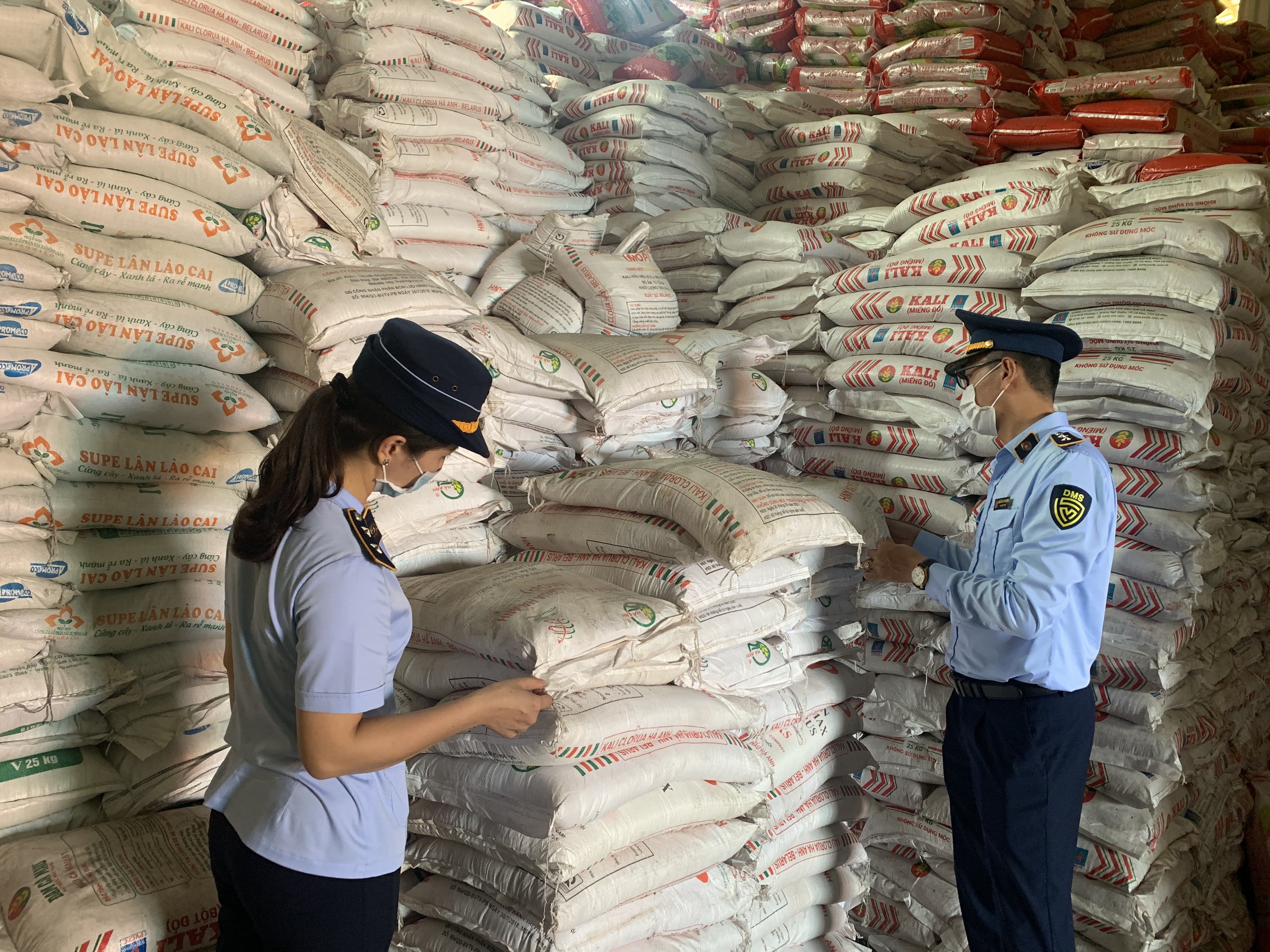 Cách Chọn Mua Phân Bón Chất Lượng Tránh Phân Bón Giả Trên Thị Trường
